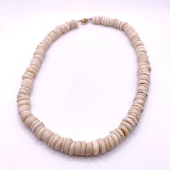 Vintage Puka Hawaiian Shell Necklace Choker 16” and 64.44 grams - Picture 3 of 7